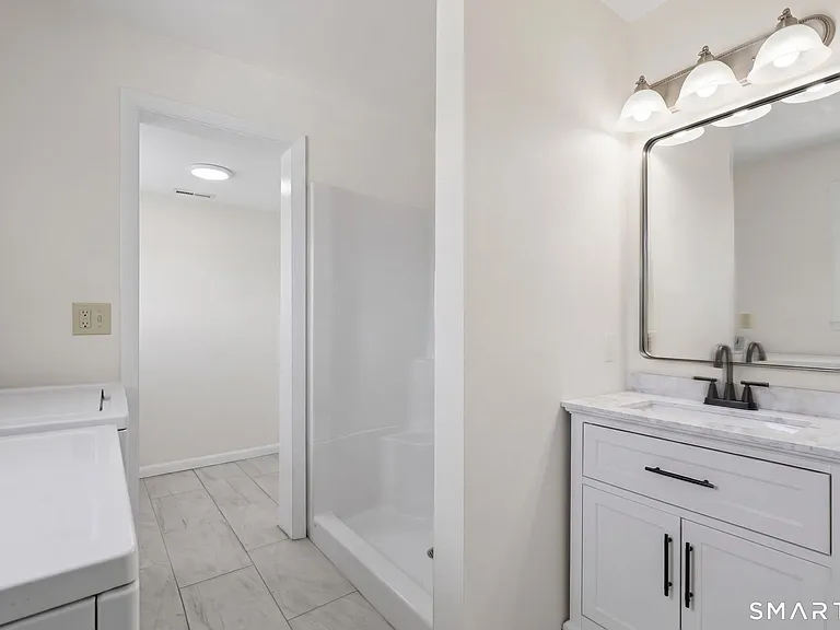 272 Elm St #UPSTAIRS — Photo 18