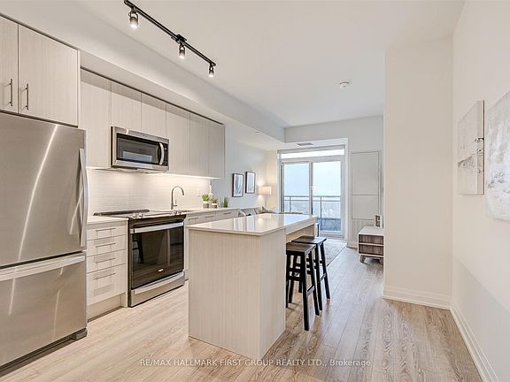 5th image of 286 Main St #1017