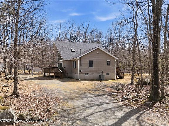 3rd image of 102 Loveland Dr