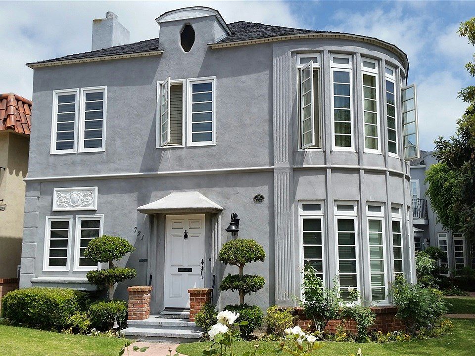 1st image of 721 D Avenue