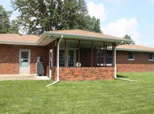 303 W Cedar Ave, Effingham, IL 62401