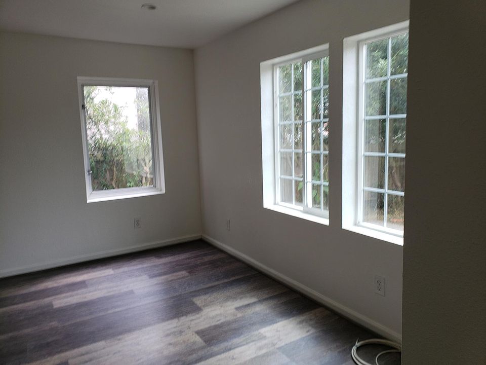 1st image of 256 Willits St #1