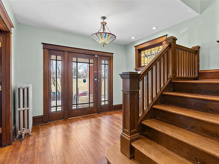 3831 Lafayette Ave — Photo 2