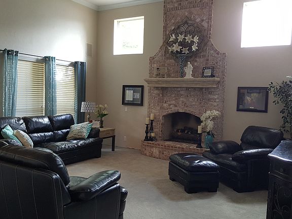 Family rm w/ surround sound