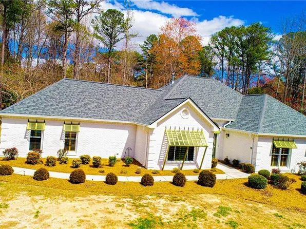 3869 Governors Cir, Loganville, GA 30052