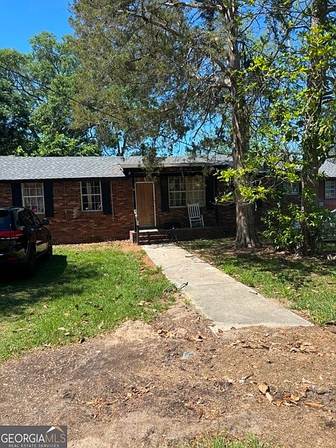 2nd image of 210 Cedar Ave