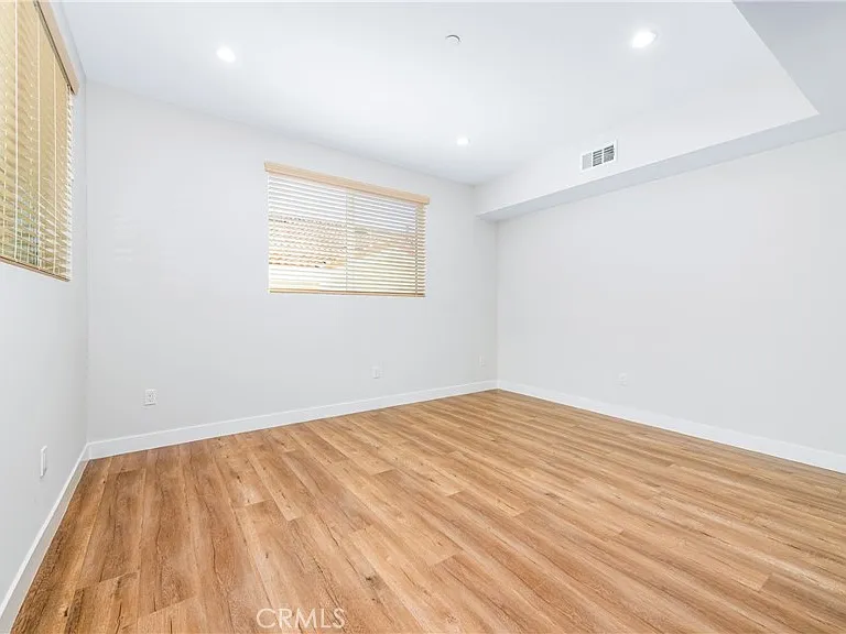 17154 Chatsworth St #2 — Photo 6