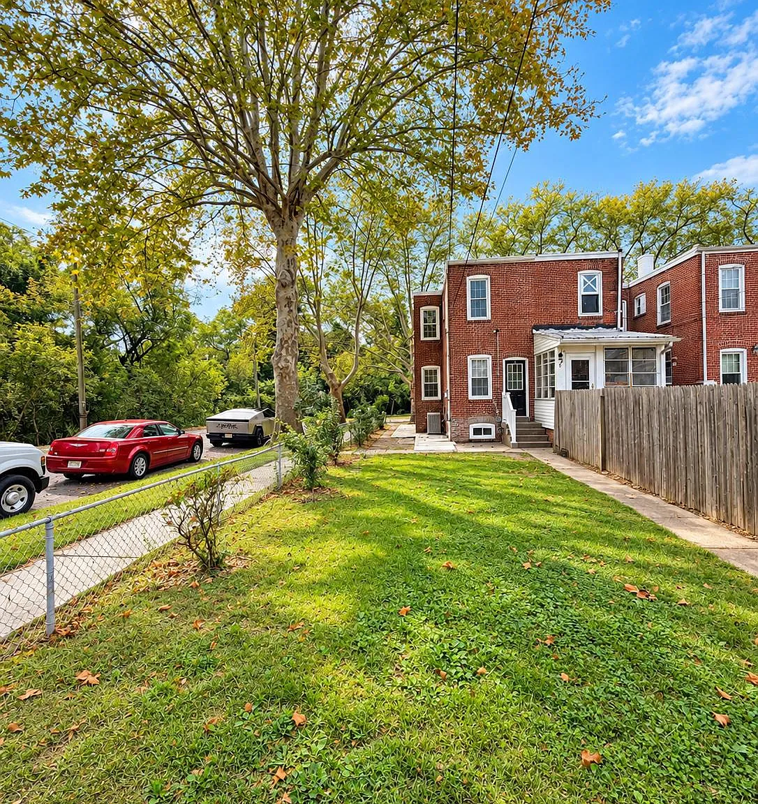 3 bed, 1.5 bath, 1140 sqft, $2,500 — Photo 4