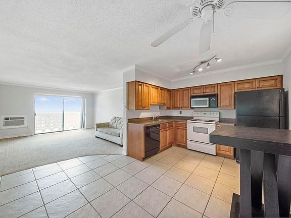 3rd image of 3220 Bayview Dr APT 301