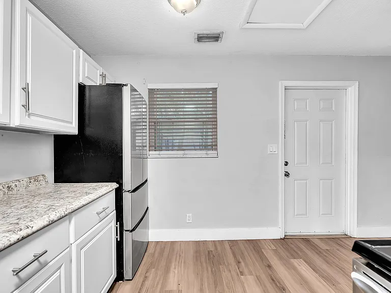 232 SE 9th Ave #2 — Photo 12