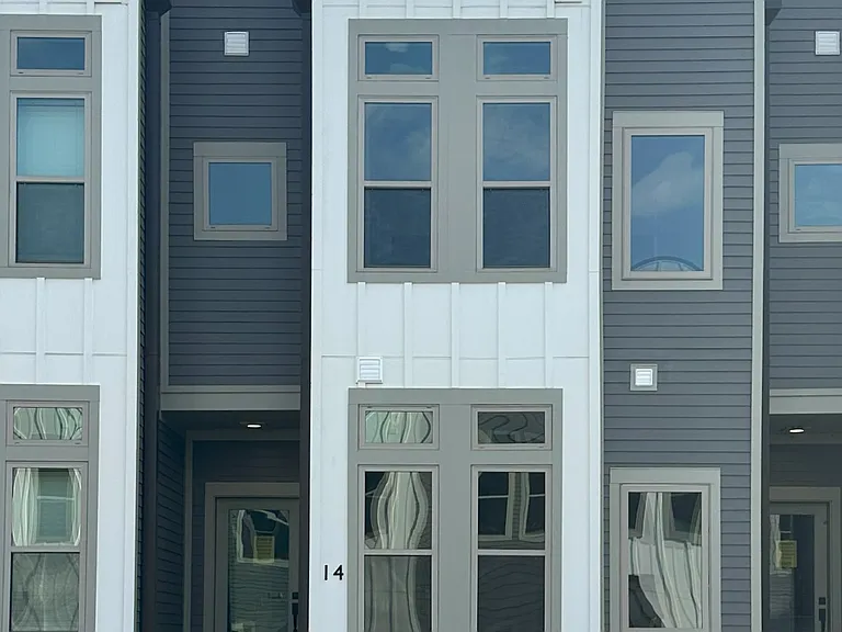 14 Walnut St NE #14 — Photo 4