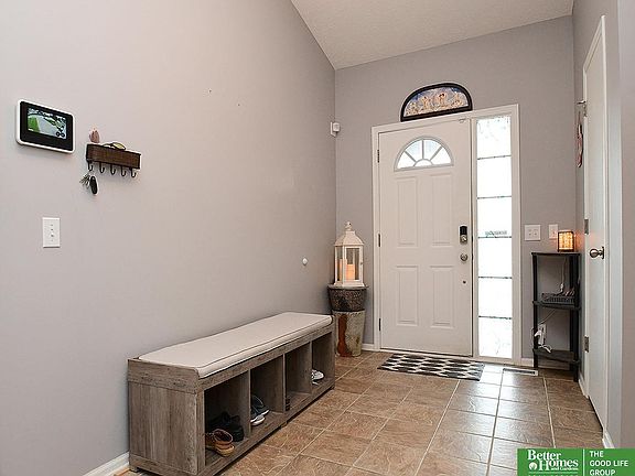 5th image of 805 Stony Point Dr