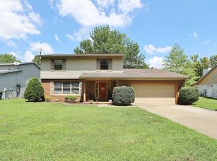 2121 Pineshore Ct, Evansville, IN 47711