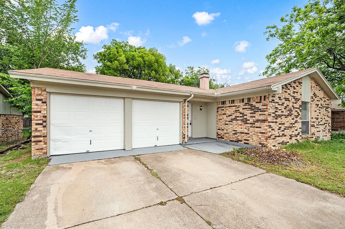 Building Photo - 6301 Sunnybrook Dr