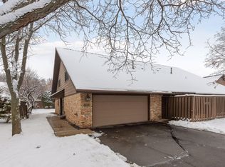 17821 Comstock Rd, Wayzata, MN 55391