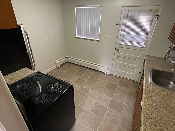 4th image of 3677 N Eaton St