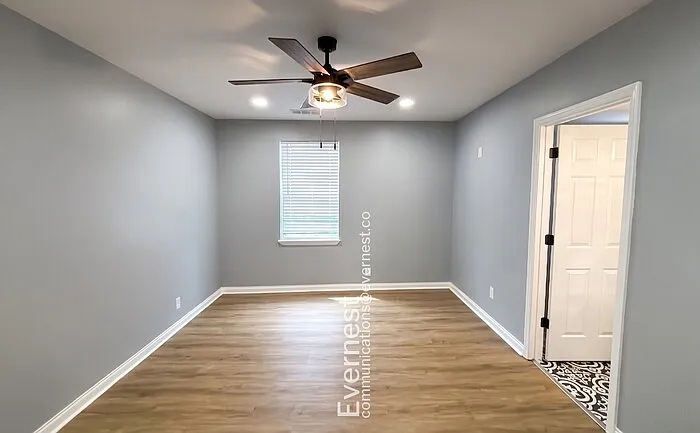 2311 Fairleigh St — Photo 10