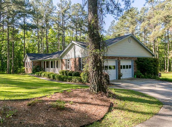 2nd image of 365 Canterbury Dr