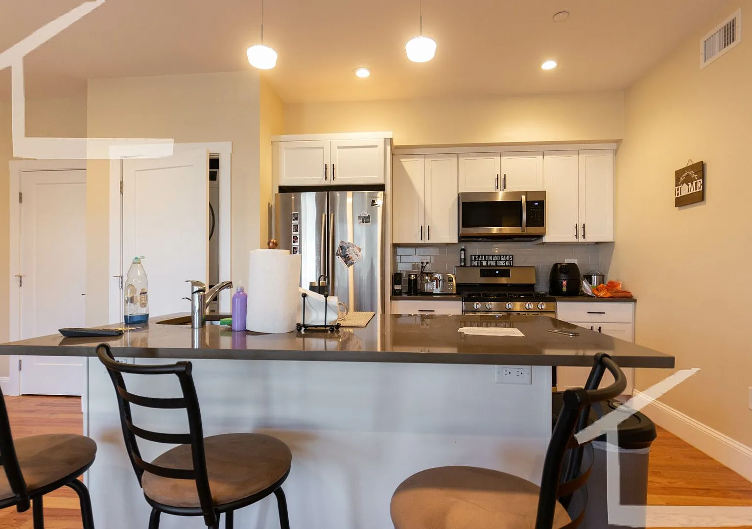 No Fee! Nice, Renovated Brighton 3 Bed/2 Bath For 9/1 — Photo 2