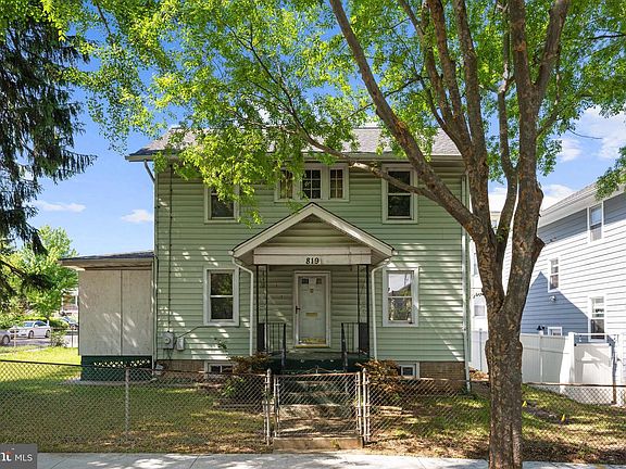 2nd image of 819 Quintana Pl NW