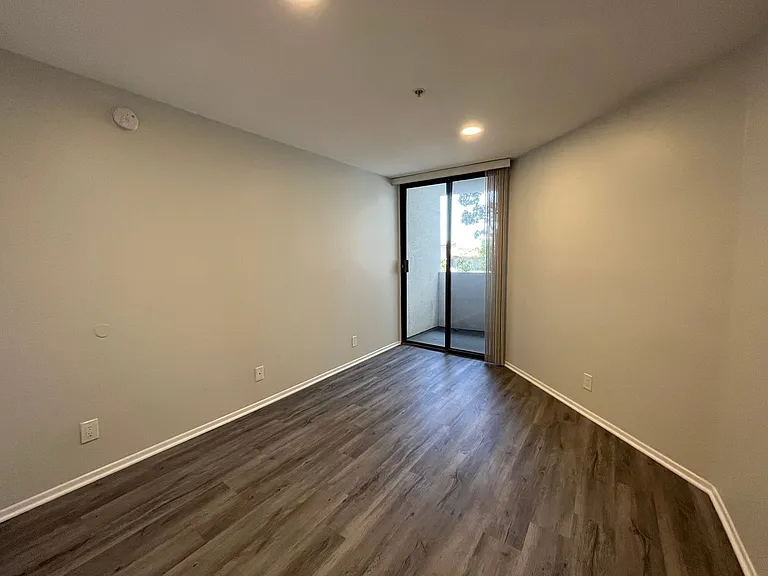 1223 Federal Ave — Photo 75