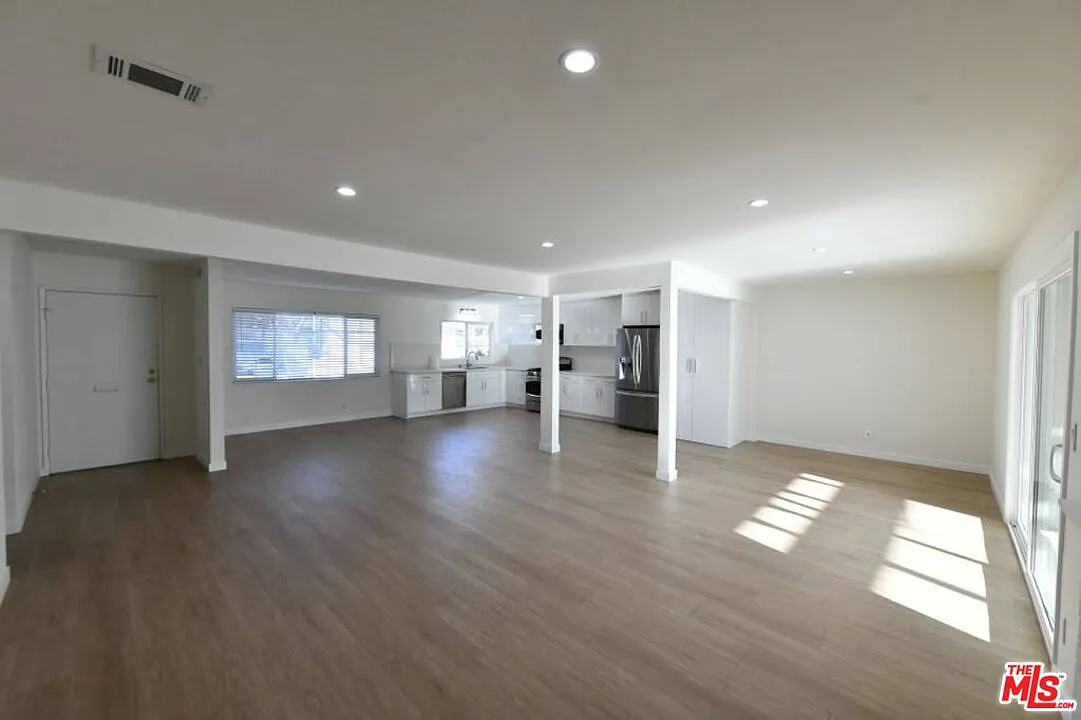 4 bed, 2.0 bath, 1612 sqft, $3,690 — Photo 3