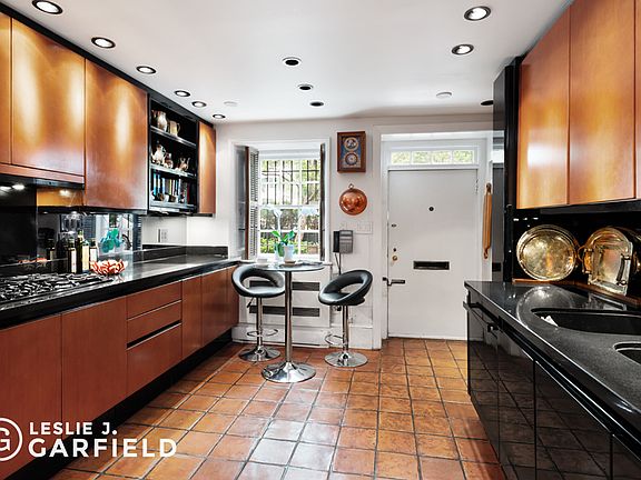5th image of 240 E 68th St #1