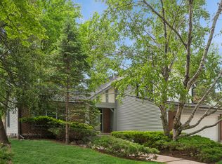 499 Highland Grove Dr, Buffalo Grove, IL 60089