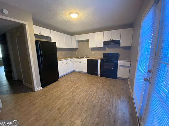 3rd image of 110 Chalfont Dr APT 6
