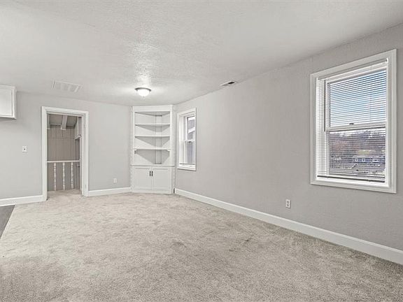 4th image of 403 E Woods St