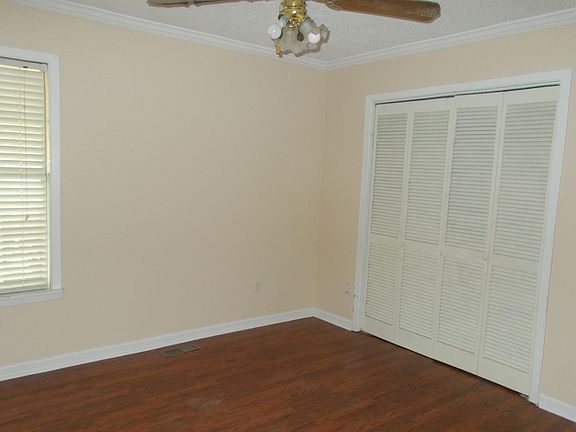 4th image of 284 Twin Oaks Dr