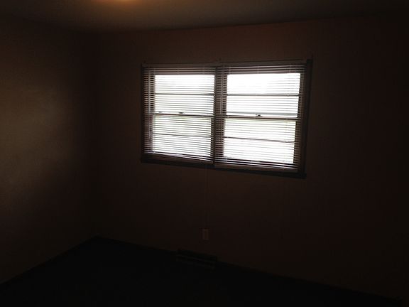 4th image of 3221 Holiday Dr