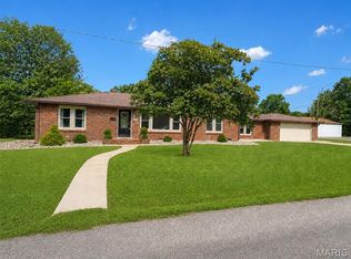 1031 18th St, Carlyle, IL 62231