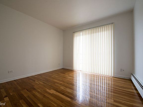 634 Sibley Blvd Apartments Chicago Living Room_01