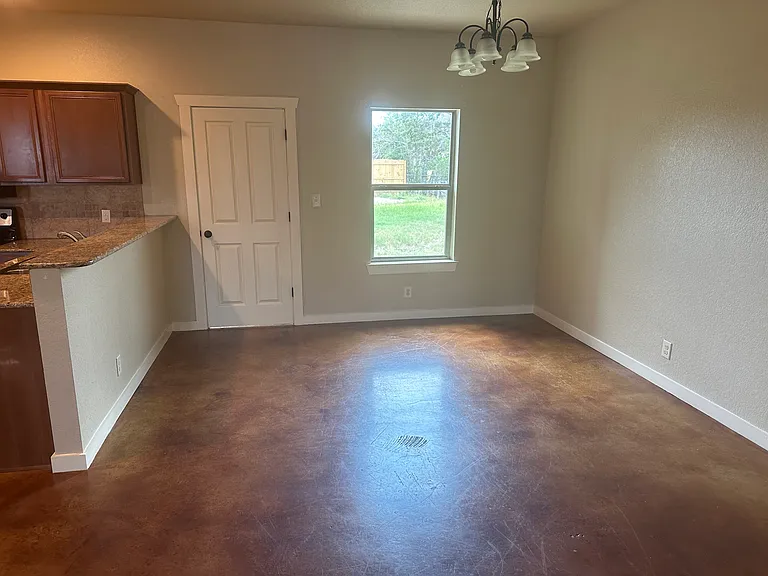 1005 Live Oak Dr — Photo 5