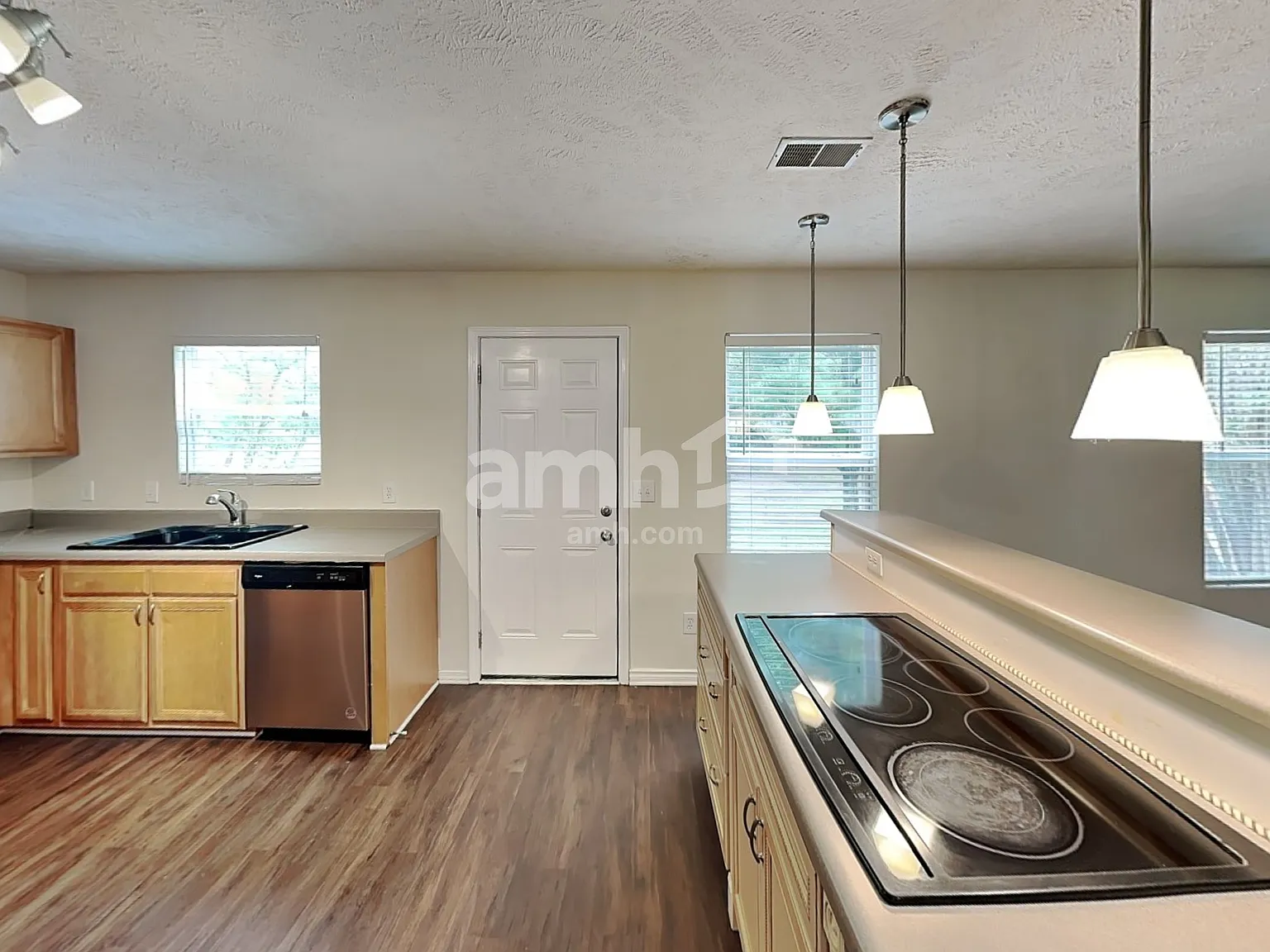 3 bed, 3.0 bath, 2736 sqft, $2,595 — Photo 3