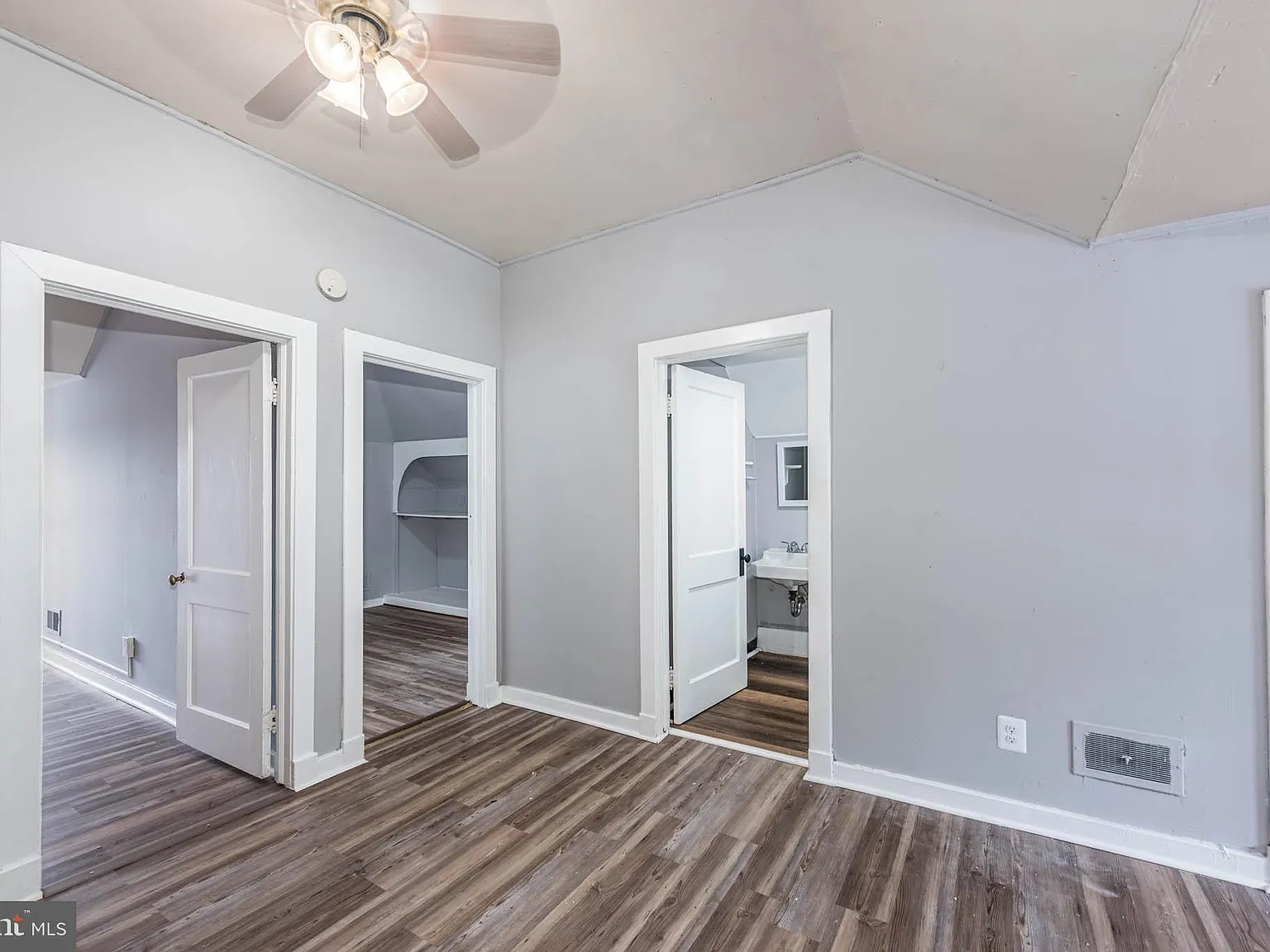 1 bed, 1.0 bath, $950 — Photo 3