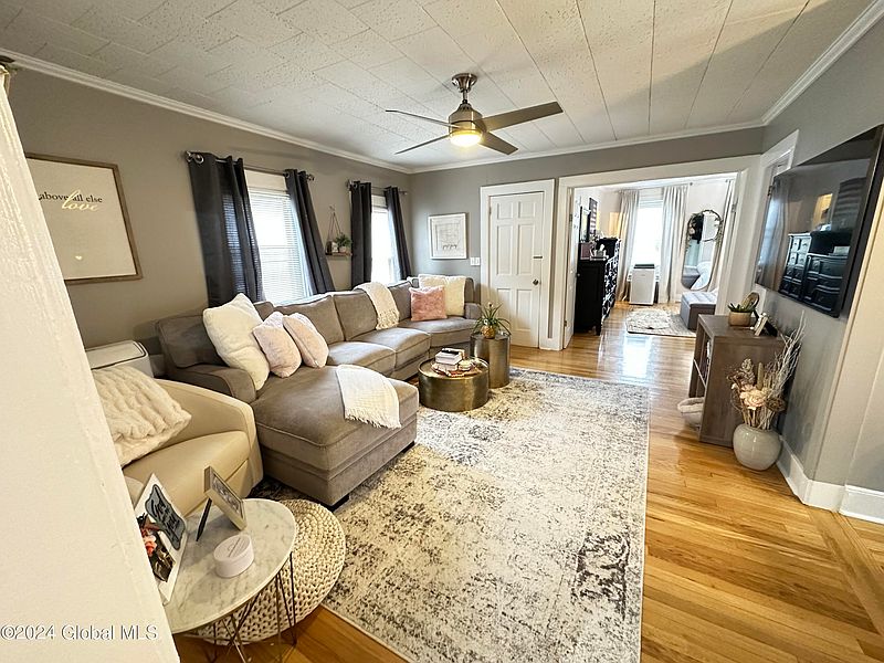 5th image of 2418 4th Avenue
