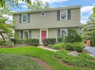 529 S Gables Blvd, Wheaton, IL 60187