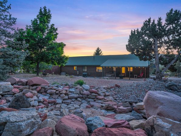 2229 S Chekshani Clf, New Harmony, UT 84757