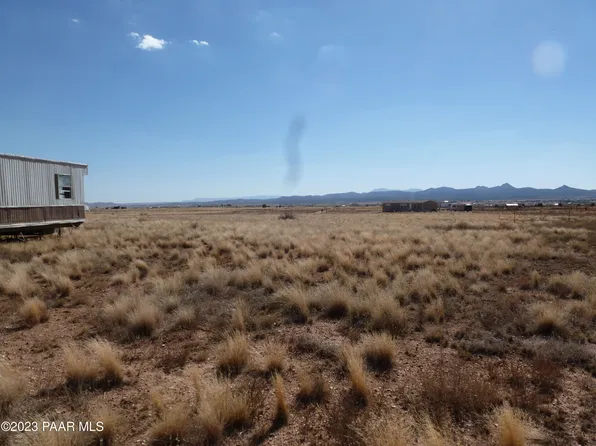 3169 W Malapai Rd, Paulden, AZ 86334