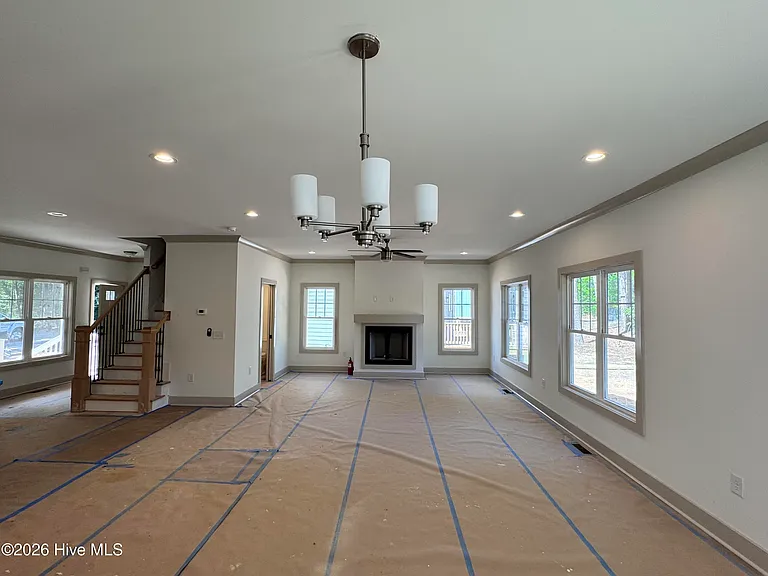664 Wren Ln — Photo 5