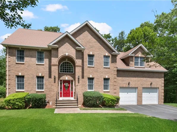 4 Morning Star Ct, Lincoln, RI 02865