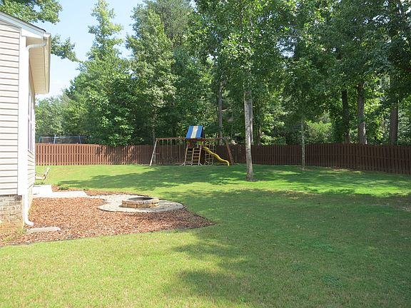 5th image of 209 Meadow Rose Dr