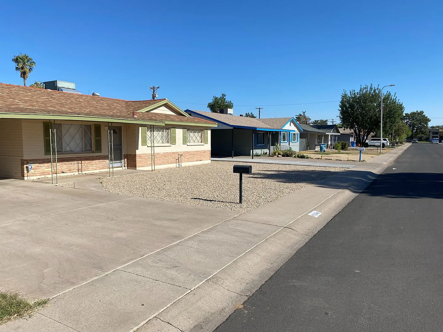 Spacious 4 bed, 2 bath SFH with huge yard Central Phoenix — Photo 3