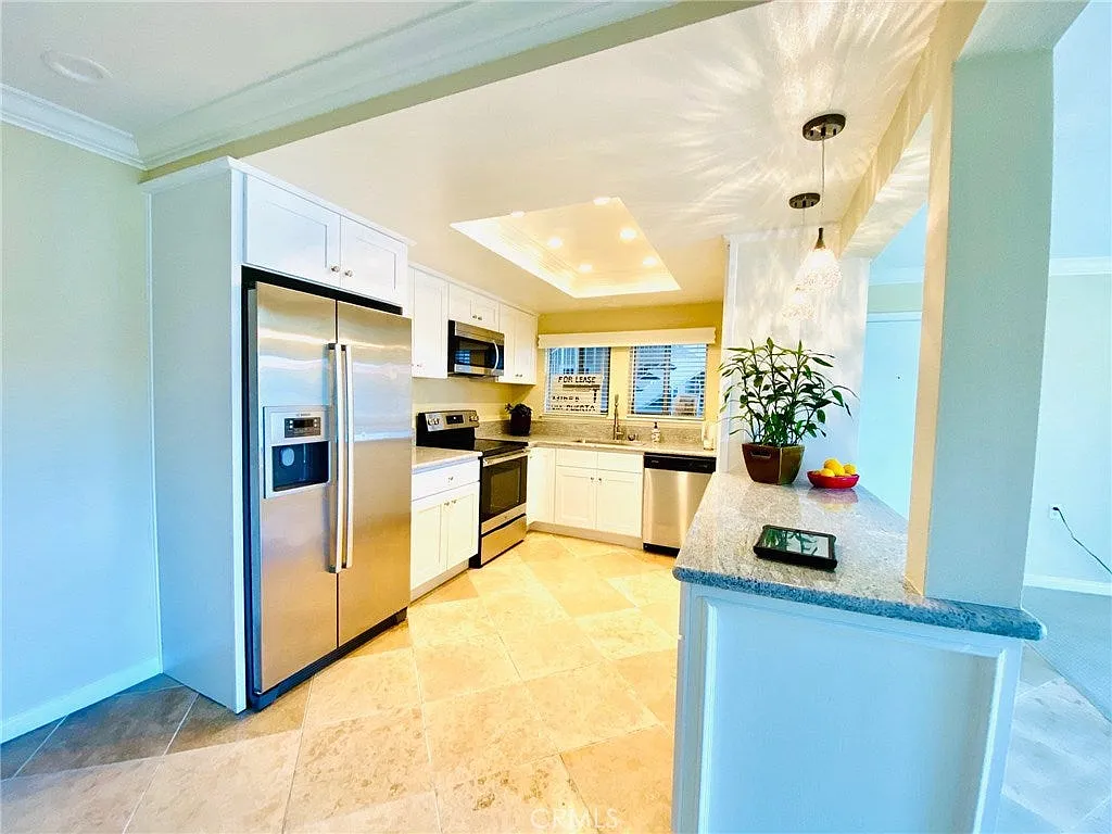 2 bed, 1009 sqft, $3,200 — Photo 2