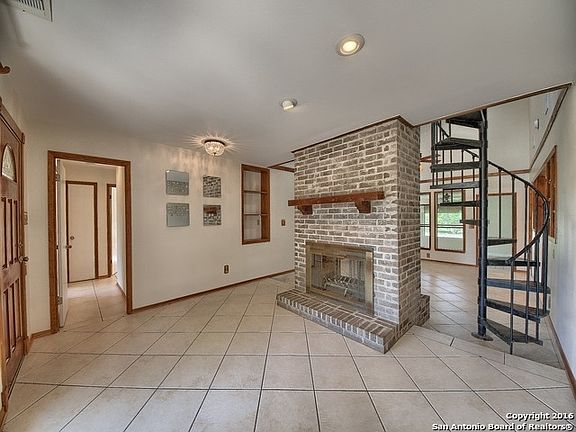 5th image of 6808 Circle Oak Dr