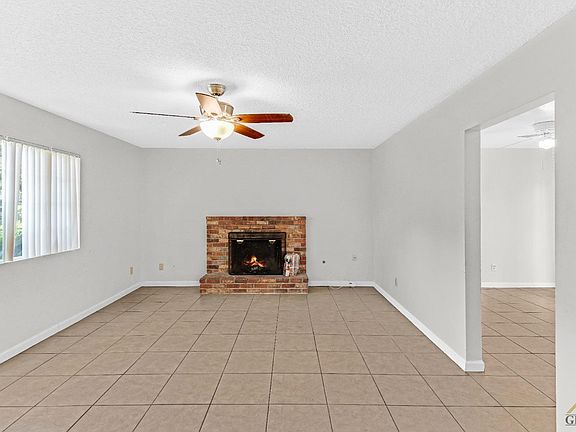 4th image of 4013 University Ave