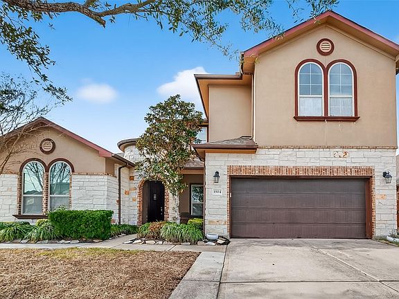 2nd image of 1904 Laguna Ridge Ln