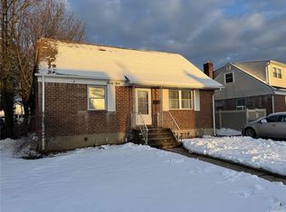 45 Grant St, Hempstead, NY 11550